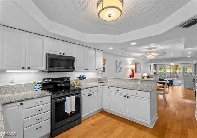 Listing Photo 5 - Condo for sale in building located at 320 14Th Ave S, Naples, FL 34102 - Unit #320C