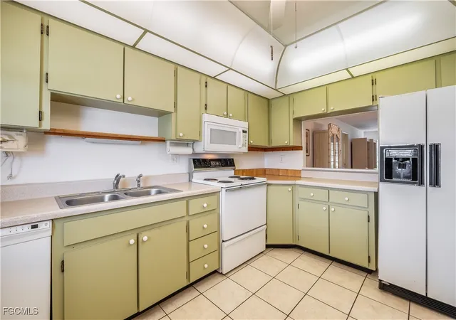 Photo 3 of Townhouse for sale at 6992 Edgewater Cir, Fort Myers, FL 33919 | MLS# 2025024408 | Listing updated on 2026-08-15