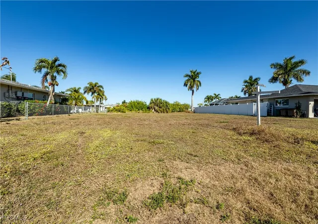 Photo 2 of Sale Pending at 1425 Venetian Ct, Cape Coral, FL 33904 | MLS# 2025024429 | Listing updated on 2026-08-30