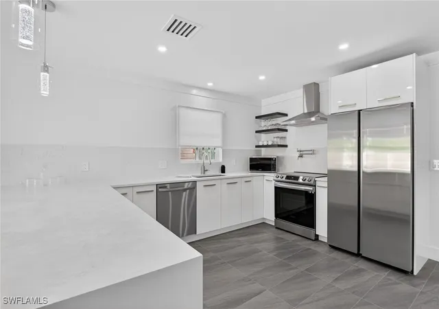 Photo 3 of Single family home for sale at 565 110th Avenue N, Naples, FL 34108 | MLS# 225083225 | Listing updated on 2026-08-26