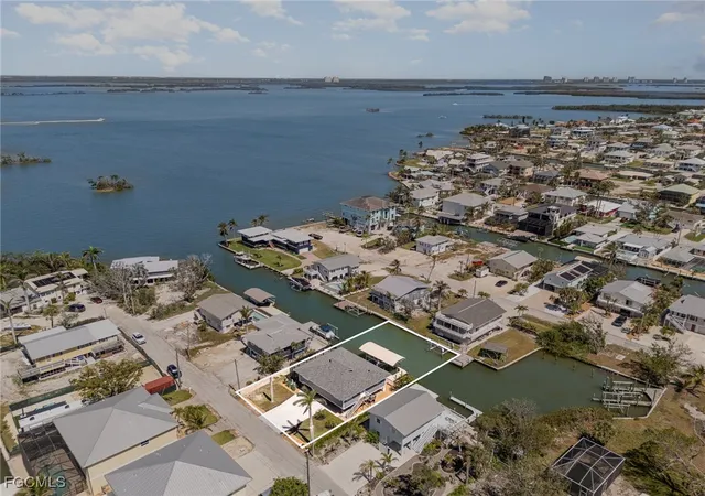 Photo 3 of Single family home for sale at 240 Driftwood Ln, Fort Myers Beach, FL 33931 | MLS# 2025025469 | Listing updated on 2026-10-05