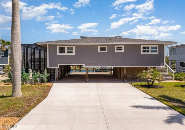 Photo 3 of Single family home for sale at 240 Driftwood Ln, Fort Myers Beach, FL 33931 | MLS# 2025025469 | Listing updated on 2026-10-05