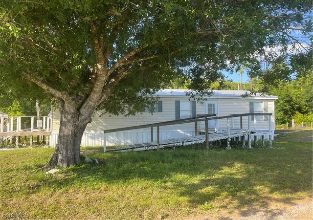 Photo 2 of Sale Pending at 1195 Blueberry Ln, Labelle, FL 33935 | MLS# 2026000843 | Listing updated on 2026-08-24