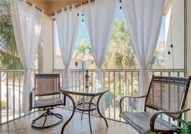Listing Photo 5 - Condo for sale in building located at 15440 Bellamar Cir, Fort Myers, FL 33908 - Unit #2921