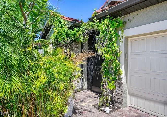Photo 4 of Single family home for sale at 1608 Vizcaya Ln, Naples, FL 34113 | MLS# 226001119 | Listing updated on 2026-08-23