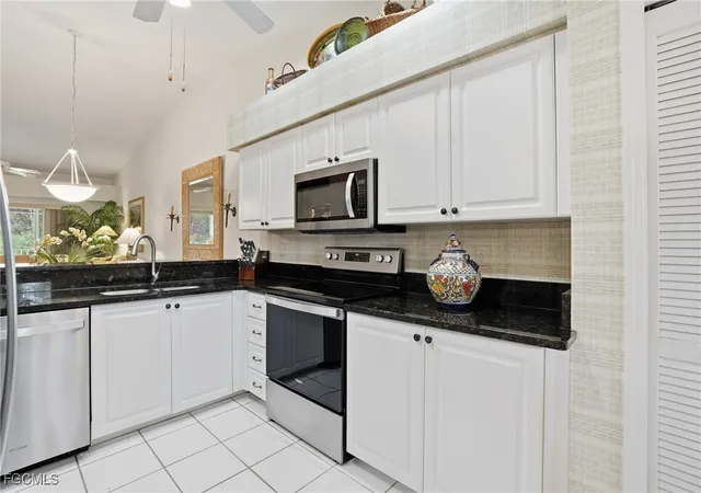 Listing Photo 4 - Condo for sale in building located at 14270 Hickory Links Ct, Fort Myers, FL 33912 - Unit #2123