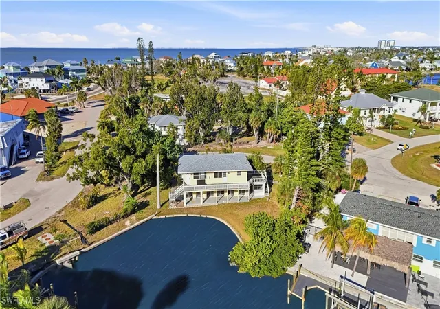Listing Photo 4 - Condo for sale in building located at 75 Mound Rd, Fort Myers Beach, FL 33931