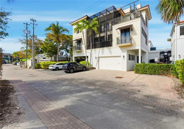 Photo 3 of Condo for sale at 340 12th Avenue S #6, Naples, FL 34102 | MLS# 226003779 | Listing updated on 2026-08-30