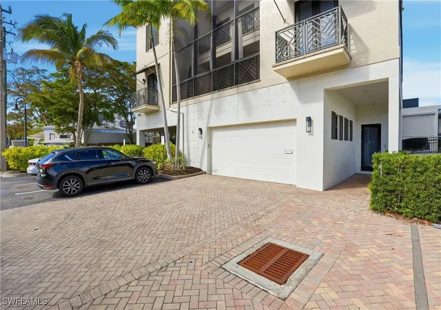 Photo 4 of Condo for sale at 340 12th Avenue S #6, Naples, FL 34102 | MLS# 226003779 | Listing updated on 2026-08-30
