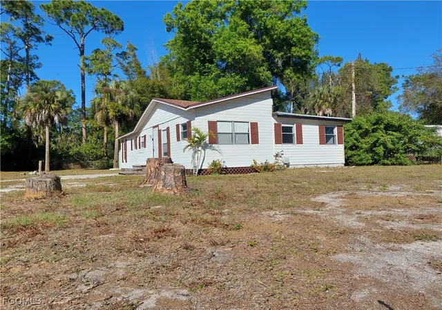 Photo 2 of Sale Pending at 7580 Mcdaniel Dr, North Fort Myers, FL 33917 | MLS# 2026005037 | Listing updated on 2026-08-24