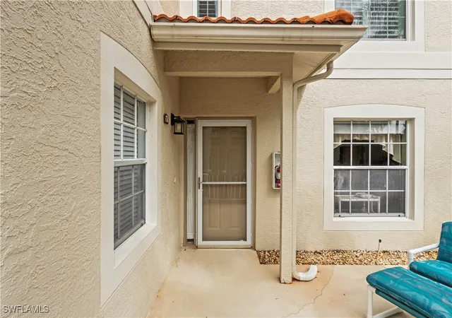 Listing Photo 4 - Condo for sale in building located at 2655 Magnolia Park Ln, Naples, FL 34109 - Unit #101