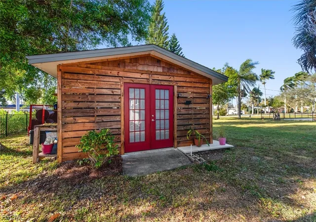 Photo 15 of Sale Pending at 3945 Edgewood Ave, Fort Myers, FL 33916 | MLS# 2026006705 | Listing updated on 2026-08-30