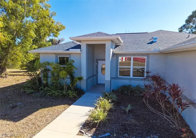 Photo 2 of Sale Pending at 897 Iris Dr, North Fort Myers, FL 33903 | MLS# 2026007103 | Listing updated on 2026-08-30