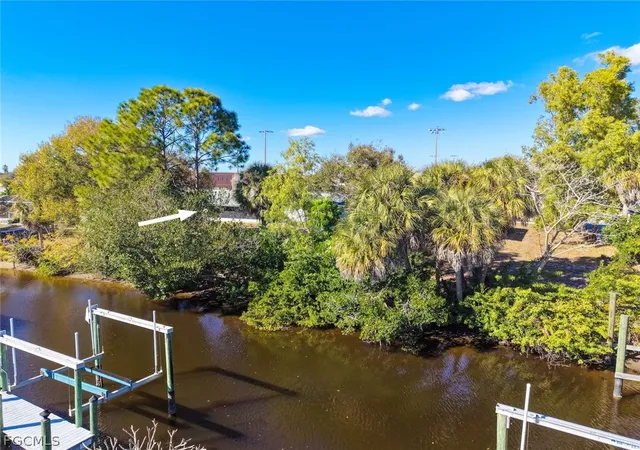 Photo 46 of Sale Pending at 897 Iris Dr, North Fort Myers, FL 33903 | MLS# 2026007103 | Listing updated on 2026-08-30