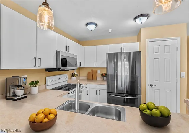 Listing Photo 4 - Condo for sale in building located at 4530 Botanical Pl Cir, Naples, FL 34112 - Unit #406