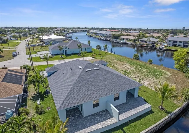Photo 4 of Townhouse for sale at 1107 SE 38th Street, Cape Coral, FL 33904 | MLS# 2026008139 | Listing updated on 2026-08-24