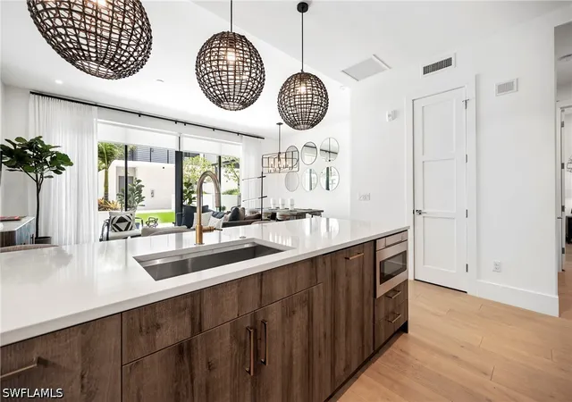 Listing Photo 1 - Condo for sale in building located at 850 Central Ave, St. Petersburg, FL 34102 - Unit #209
