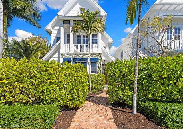 Photo 1 of Single family home for sale at 901 10th Avenue S, Naples, FL 34102 | MLS# 226009201 | Listing updated on 2026-08-25