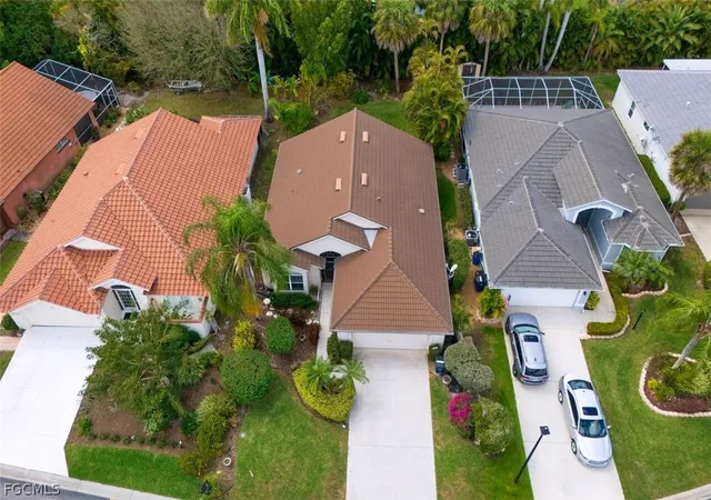 Photo 3 of Sale Pending at 9917 Las Casas Dr, Fort Myers, FL 33919 | MLS# 2026010509 | Listing updated on 2026-08-22