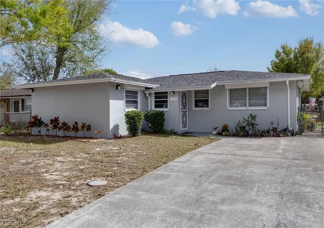 Photo 1 of Single family home for sale at 1652 Jamestown Ct, Fort Myers, FL 33907 | MLS# 2026010534 | Listing updated on 2026-08-25