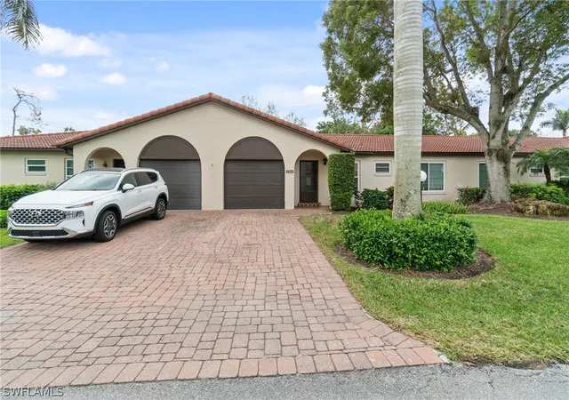 Photo 2 of Sale Pending at 1094 Forest Lakes Dr, Naples, FL 34105 | MLS# 226009960 | Listing updated on 2026-08-24