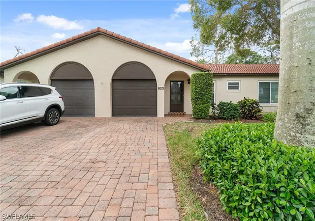 Photo 3 of Sale Pending at 1094 Forest Lakes Dr, Naples, FL 34105 | MLS# 226009960 | Listing updated on 2026-08-24