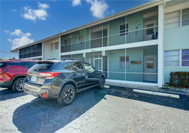 Listing Photo 4 - Condo for sale in building located at 402 Se 42Nd Ter, Cape Coral, FL 33904 - Unit #3