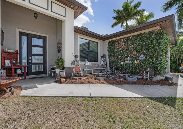 Photo 3 of Single family home for sale at 14661 Martin Dr, Fort Myers, FL 33908 | MLS# 2026012020 | Listing updated on 2026-08-22