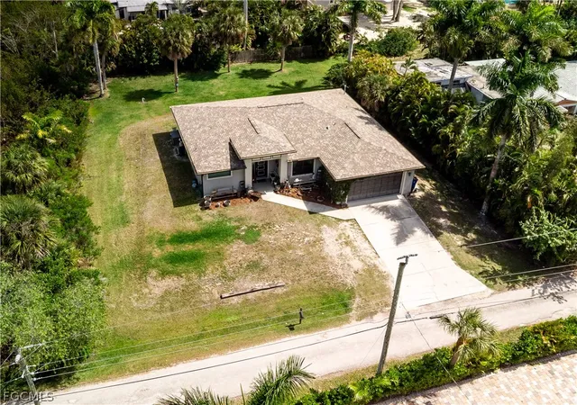 Photo 4 of Single family home for sale at 14661 Martin Dr, Fort Myers, FL 33908 | MLS# 2026012020 | Listing updated on 2026-08-22
