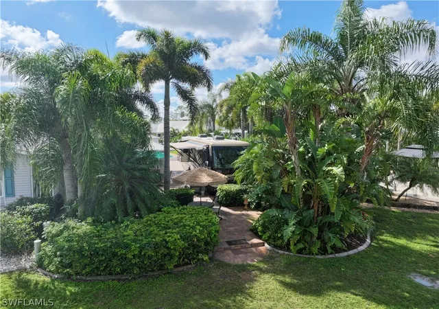 Photo 4 of Sale Pending at 5958 Brightwood Dr, Fort Myers, FL 33905 | MLS# 226008324 | Listing updated on 2026-08-20