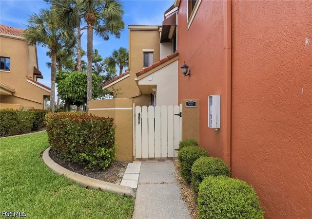 Listing Photo 4 - Condo for sale in building located at 7161 Golden Eagle Ct, Fort Myers, FL 33912 - Unit #1011