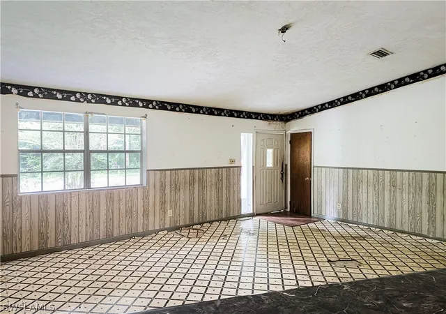 Photo 3 of Single family home for sale at 1103 Se 1 Street, Chiefland, FL 32626 | MLS# 226011589 | Listing updated on 2026-08-26