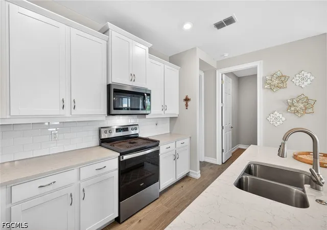 Photo 4 of Single family home for sale at 15330 Yellow Birch Ct, Alva, FL 33920 | MLS# 2026015426 | Listing updated on 2026-08-26