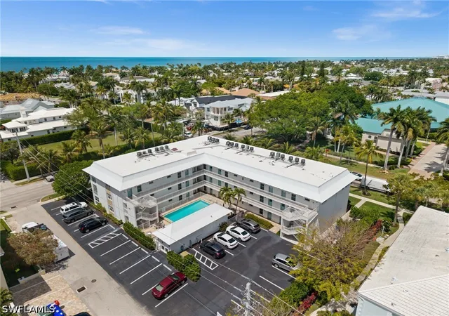 Listing Photo 4 - Condo for sale in building located at 1021 3Rd St S, Naples, FL 34102 - Unit #112