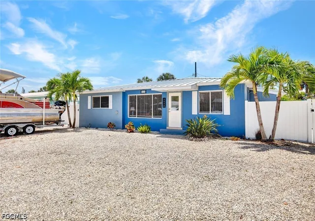 Photo 2 of Sale Pending at 4830 Coquina Rd, Fort Myers Beach, FL 33931 | MLS# 2026017120 | Listing updated on 2026-08-19