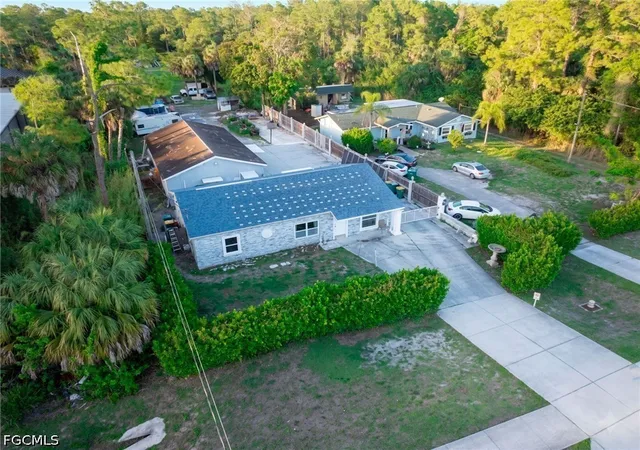 Photo 2 of Sale Pending at 3871 White Blvd, Naples, FL 34117 | MLS# 2026017213 | Listing updated on 2026-08-28