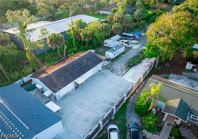 Photo 3 of Sale Pending at 3871 White Blvd, Naples, FL 34117 | MLS# 2026017213 | Listing updated on 2026-08-28