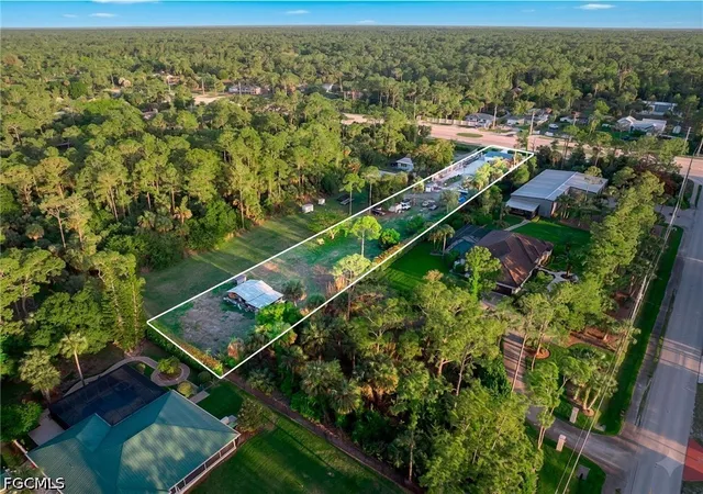 Photo 4 of Sale Pending at 3871 White Blvd, Naples, FL 34117 | MLS# 2026017213 | Listing updated on 2026-08-28