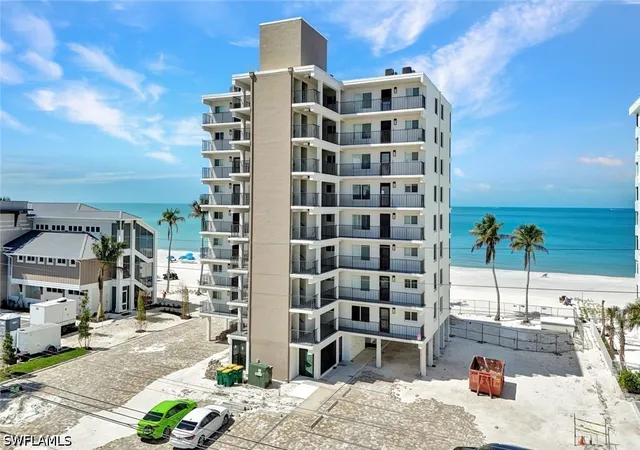 Listing Photo 3 - Condo for sale in building located at 26370 Hickory Blvd, Bonita Springs, FL 34134 - Unit #603