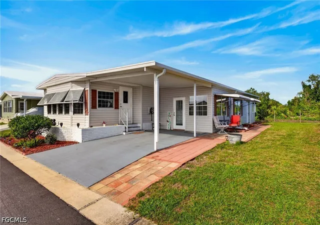 Photo 2 of Manufactured home for sale at 30 Aloe St, Alva, FL 33920 | MLS# 2026017641 | Listing updated on 2026-08-26
