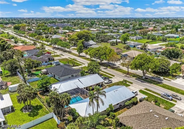 2nd image of 513 Se 24Th Ave, Cape Coral, FL 33990
