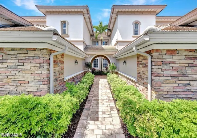 Listing Photo 4 - Condo for sale in building located at 8755 Coastline Ct, Naples, FL 34120 - Unit #202