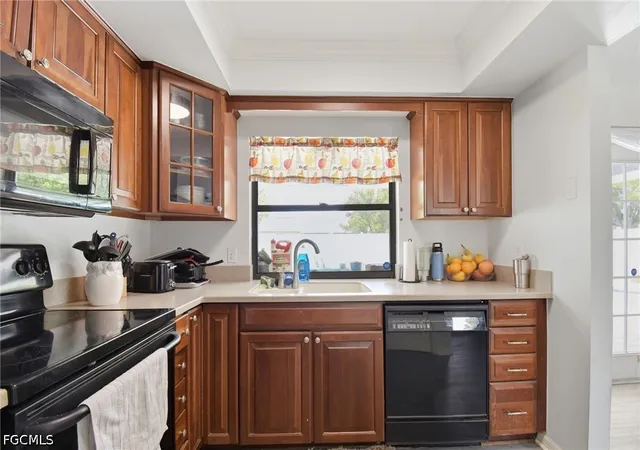 Photo 3 of Sale Pending at 934 Se 25th Lane, Cape Coral, FL 33904 | MLS# 2026018132 | Listing updated on 2026-08-24