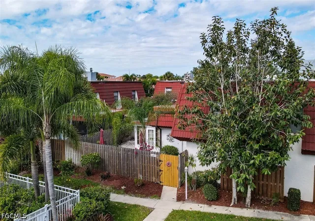 Photo 3 of Townhouse for sale at 10891 Meadow Lark Cvs Dr, Fort Myers, FL 33908 | MLS# 2026018387 | Listing updated on 2026-08-20