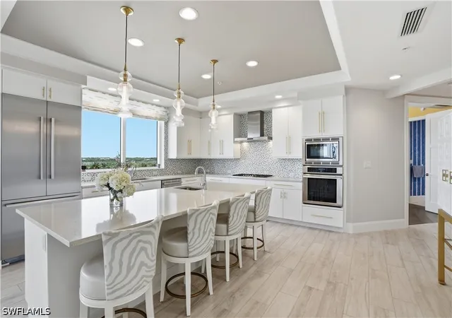Listing Photo 3 - Condo for sale in building located at 4971 Bonita Bay Blvd, Bonita Springs, FL 34134 - Unit #606