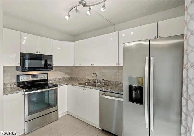 Photo 2 of Townhouse for sale at 1520 Park Meadows Dr #1, Fort Myers, FL 33907 | MLS# 2026018897 | Listing updated on 2026-08-26