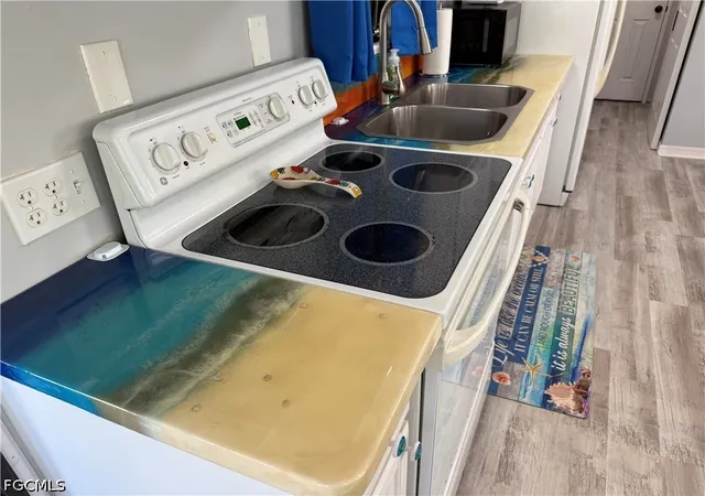 Photo 3 of Manufactured home for sale at 19681 Summerlin Rd #395, Fort Myers, FL 33908 | MLS# 2026019279 | Listing updated on 2026-08-14