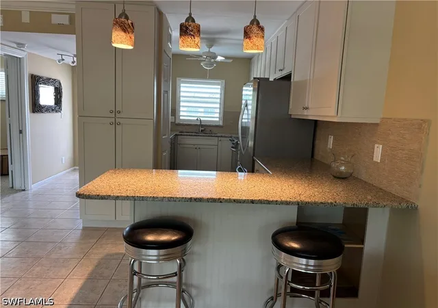 Listing Photo 4 - Condo for sale in building located at 490 Broad Ave S, Naples, FL 34102 - Unit #H490