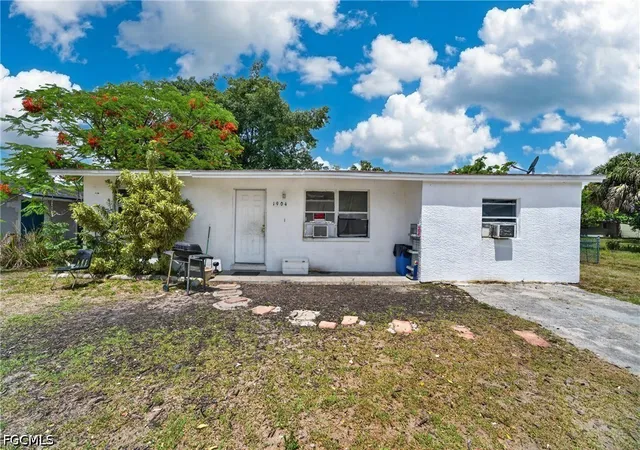Photo 1 of Single family home for sale at 1904 Fountain St, Fort Myers, FL 33916 | MLS# 2026020755 | Listing updated on 2026-08-27