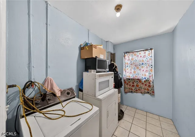 Photo 4 of Single family home for sale at 1904 Fountain St, Fort Myers, FL 33916 | MLS# 2026020755 | Listing updated on 2026-08-27